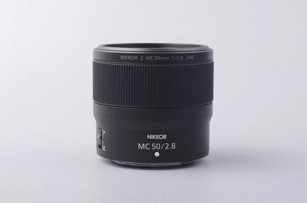 一只定焦用35还是50