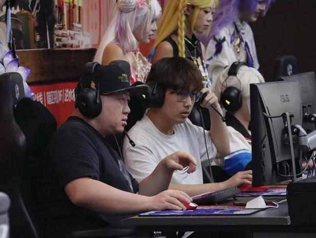 玩游戏时好友打视频怎么办