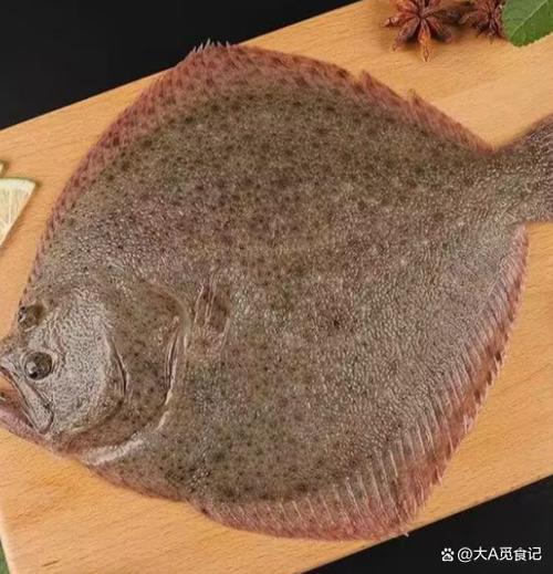 一个鱼字加一个周字念什么