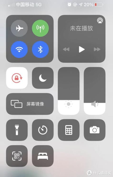 主屏幕上的时间和电量都不显示了