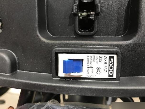电动车电瓶开关