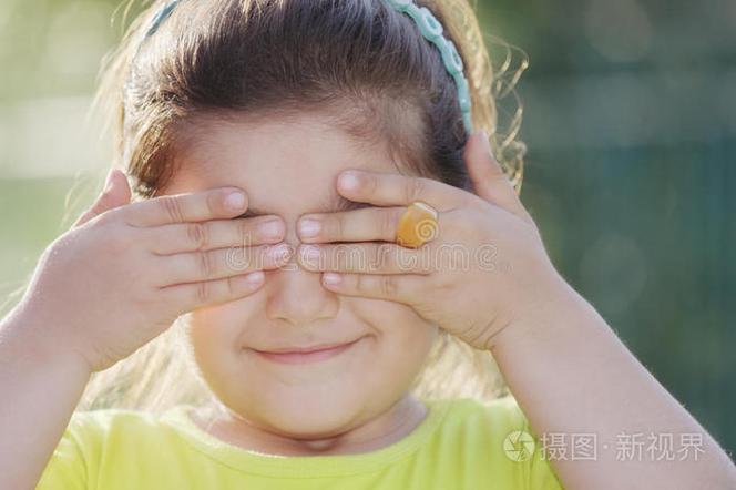 闭眼看到小女孩什么原因