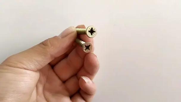 教你无螺丝刀拧螺丝