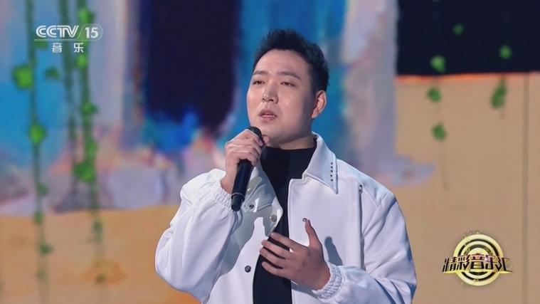 桥边姑娘海伦照片
