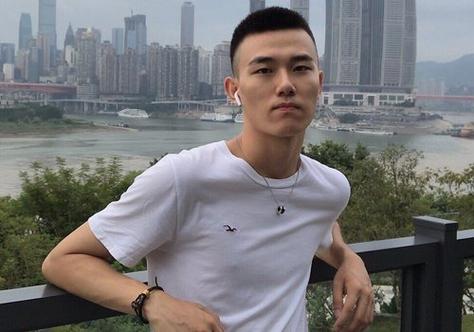 故意偶遇你的男人缩略图