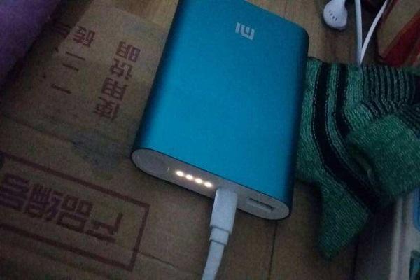 小米充电宝闪烁却充不进电缩略图