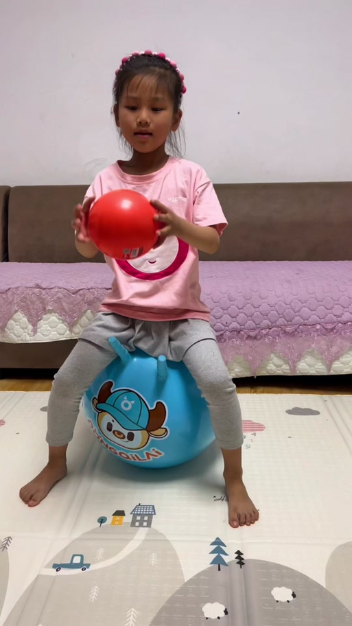 女生跳跳球怎么玩简单又漂亮