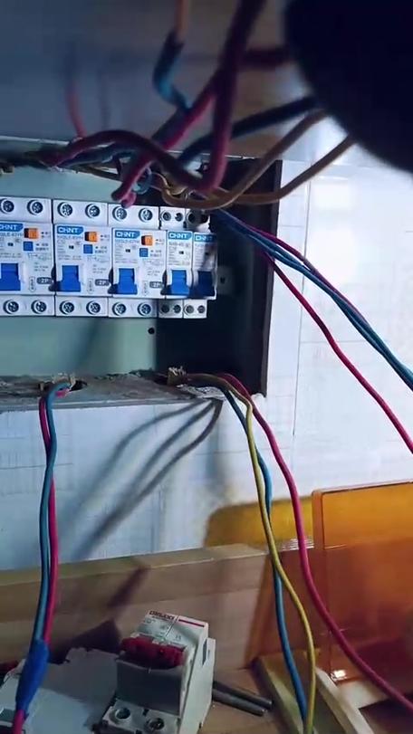 热水器插上电就跳闸是怎么回事截图
