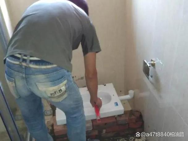 卫生间蹲便器更换维修