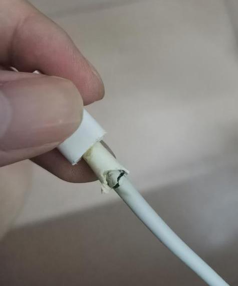 手机充电线开裂还能用吗