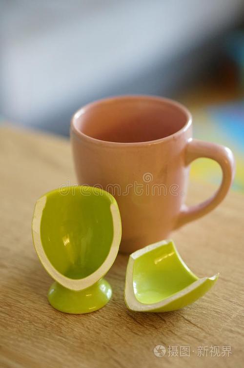 杯子碎了姻缘断了图标