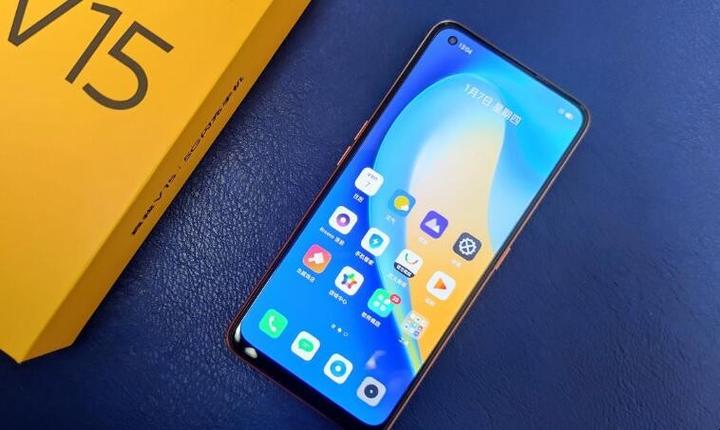 realme v15