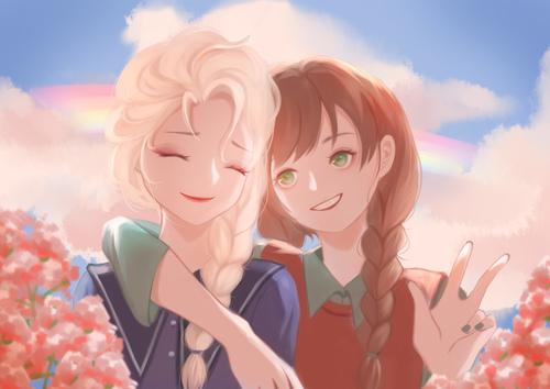 小女孩身上是胶带