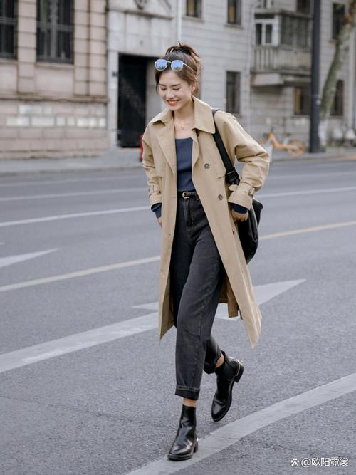 中长款衣服配什么裤子图片
