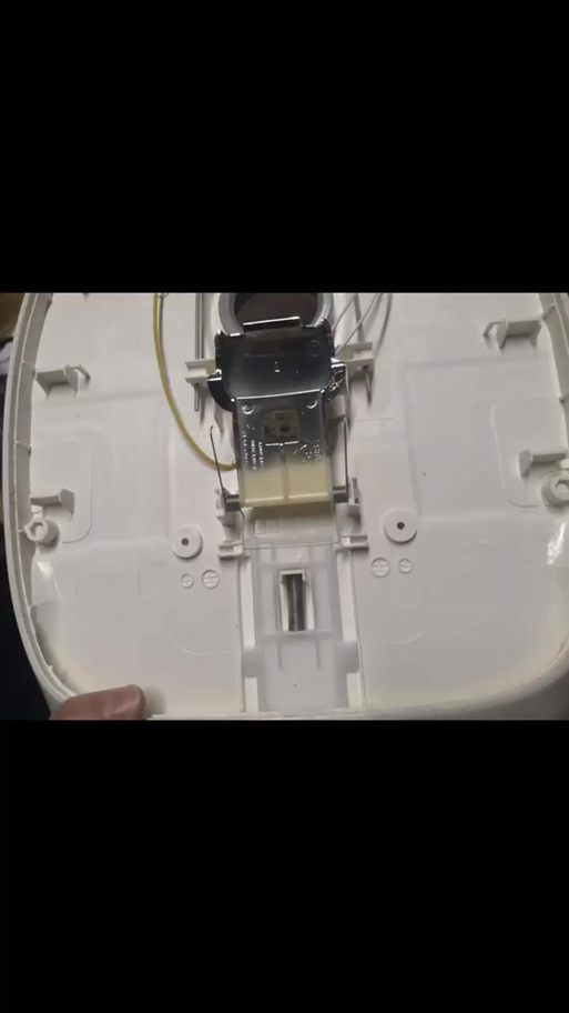 电饭煲上盖弹簧开关安装图缩略图