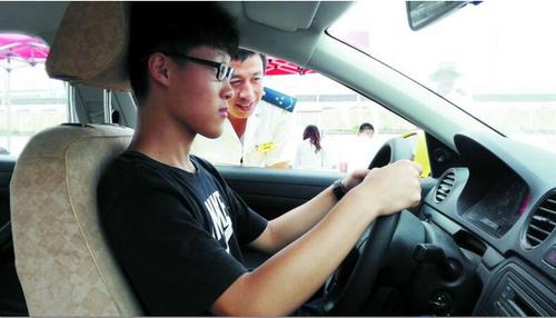 主动陪你练车的男人