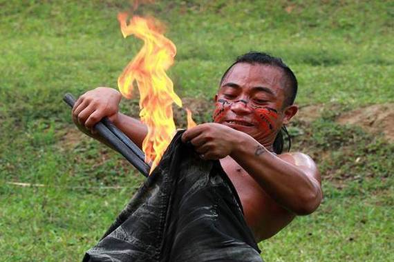 彝族拿刀捅人犯法吗