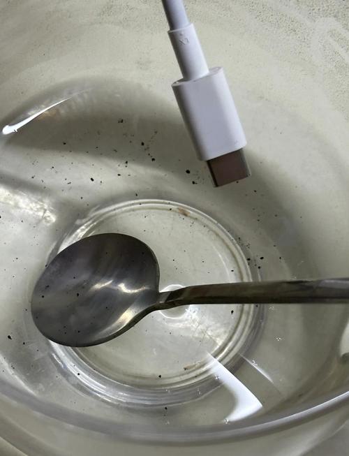 充电器破裂流出的绿水是什么截图
