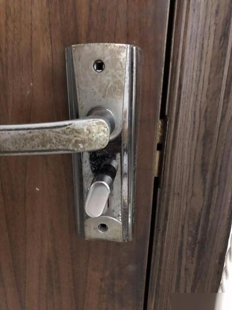 门锁里面的锁门扭拧不动截图