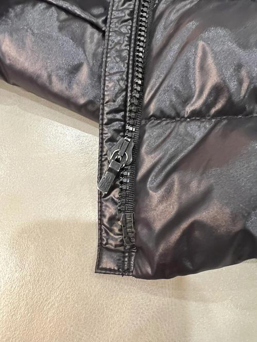 衣服拉链掉漆属于质量问题吗