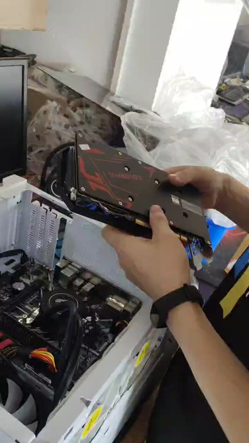 显示适配器有个小黄锁