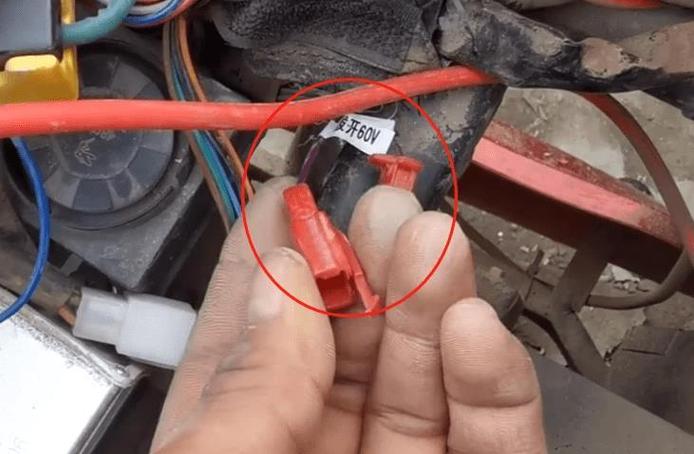 电动车总电源开关位置