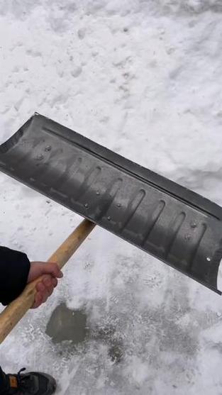 铲雪的铲子图片