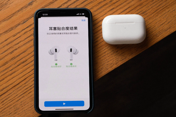 airpods连接指示灯闪一下截图