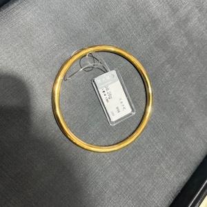 周大福素圈手镯钢印在哪里