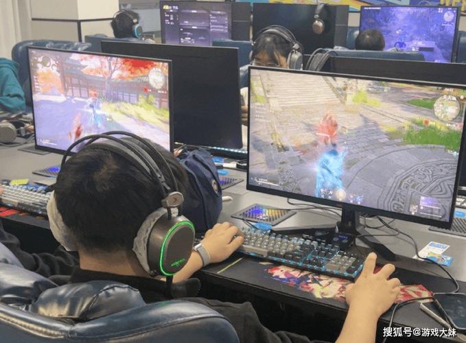 网吧玩游戏的视频