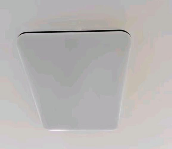 家里led灯打开微微亮