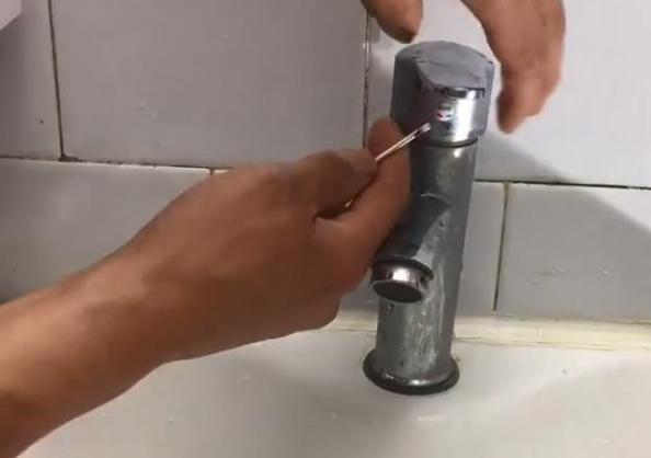 卫生间水龙头更换视频