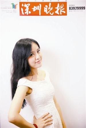 喜欢读书的女人缩略图