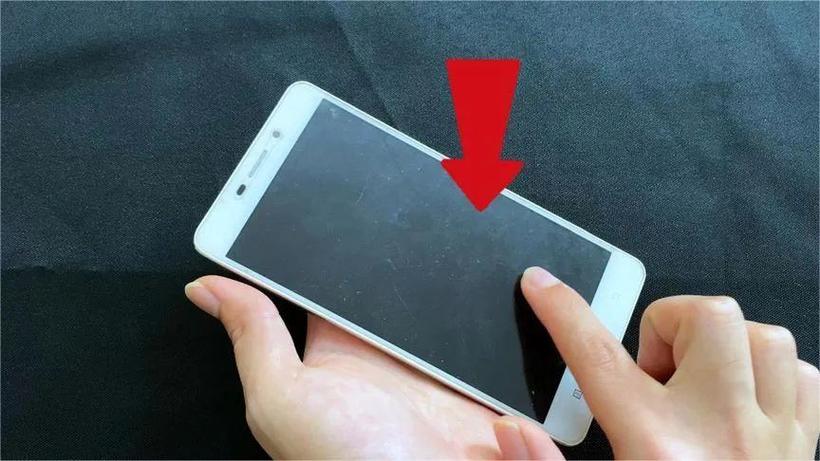 手机屏幕里面进油了怎么清理截图