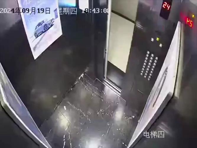 电梯里的监控有人看吗缩略图