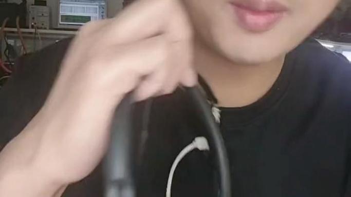 蓝牙耳机亮红灯连接不上图标