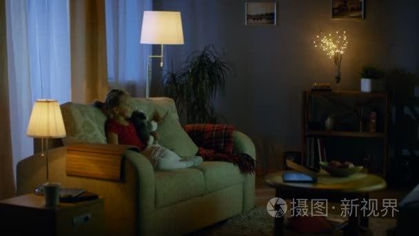 半夜客厅电视自动播放