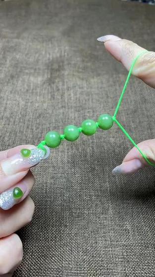 串珠项链收尾打结方法图解