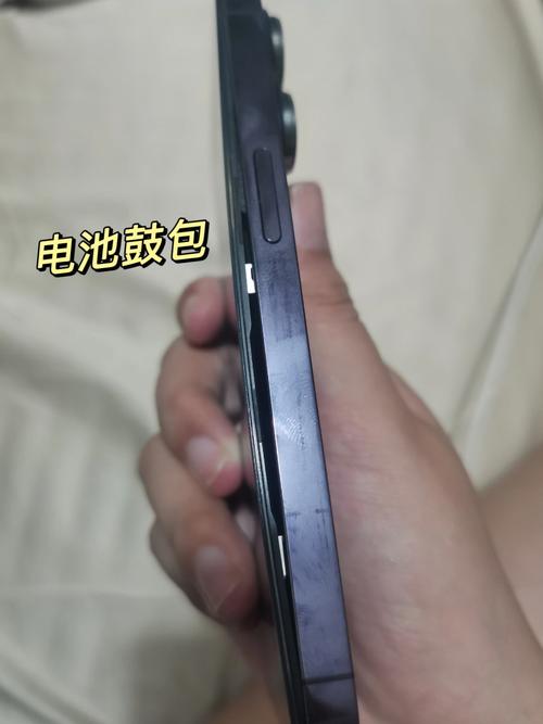 手机背面鼓包是怎么回事