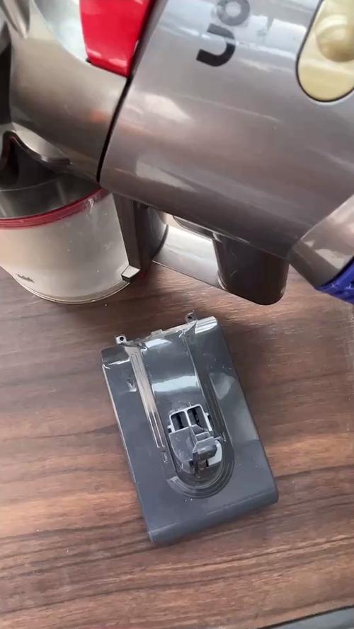 戴森v8吸尘器电池怎么更换图标