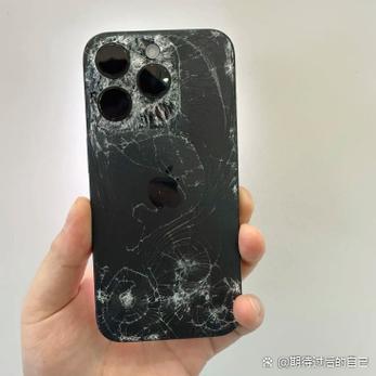苹果手机摔后出现一块黑色