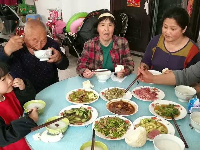 侄媳妇给叔叔送饭