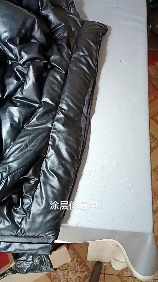 羽绒服上面的胶粘涂层怎么去掉缩略图