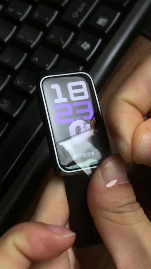 华为手环10自带膜吗