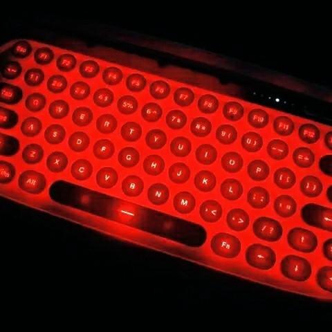 无线键盘电源灯红色