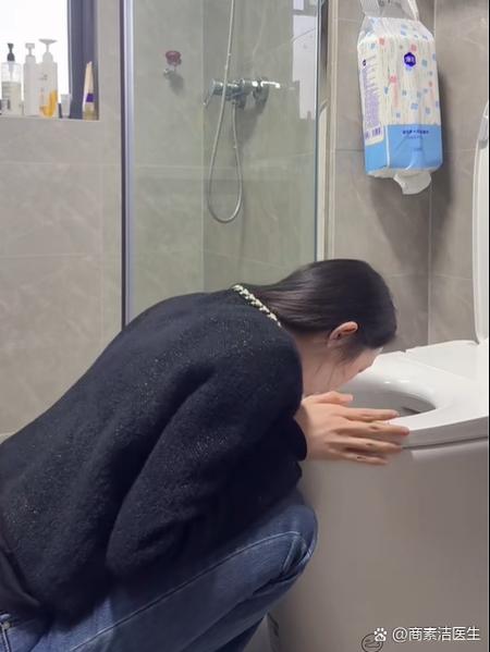 女生发呕吐是暗示啥意思缩略图