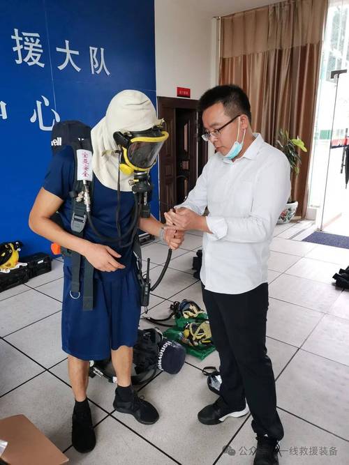 整个蓝牙耳机盒泡水了