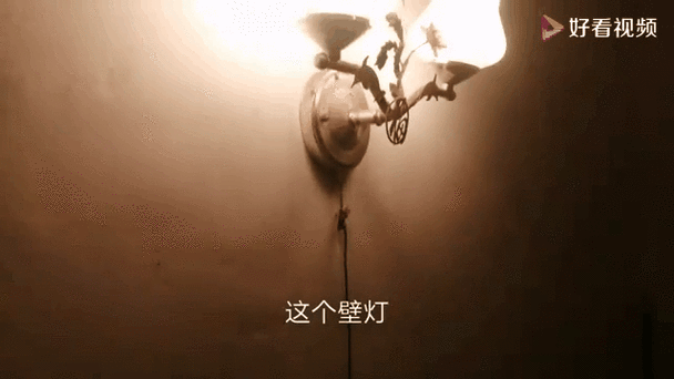 夜里用手机灯照家里好多灰尘