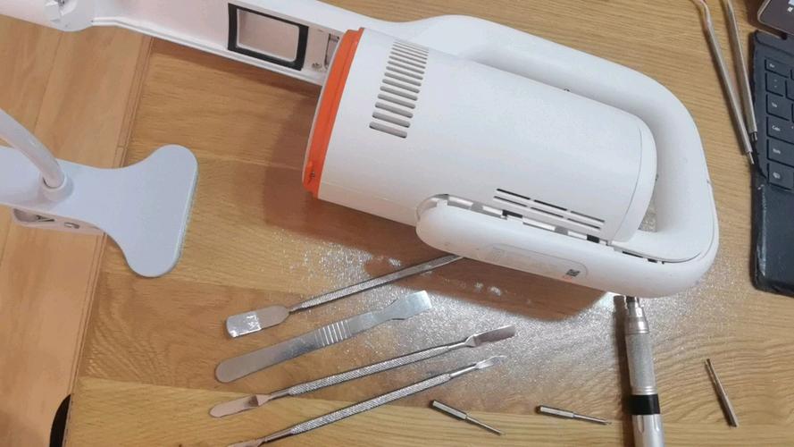 家用吸尘器的拆卸视频截图