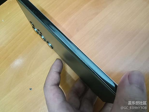 手机后盖脱胶游戏截图